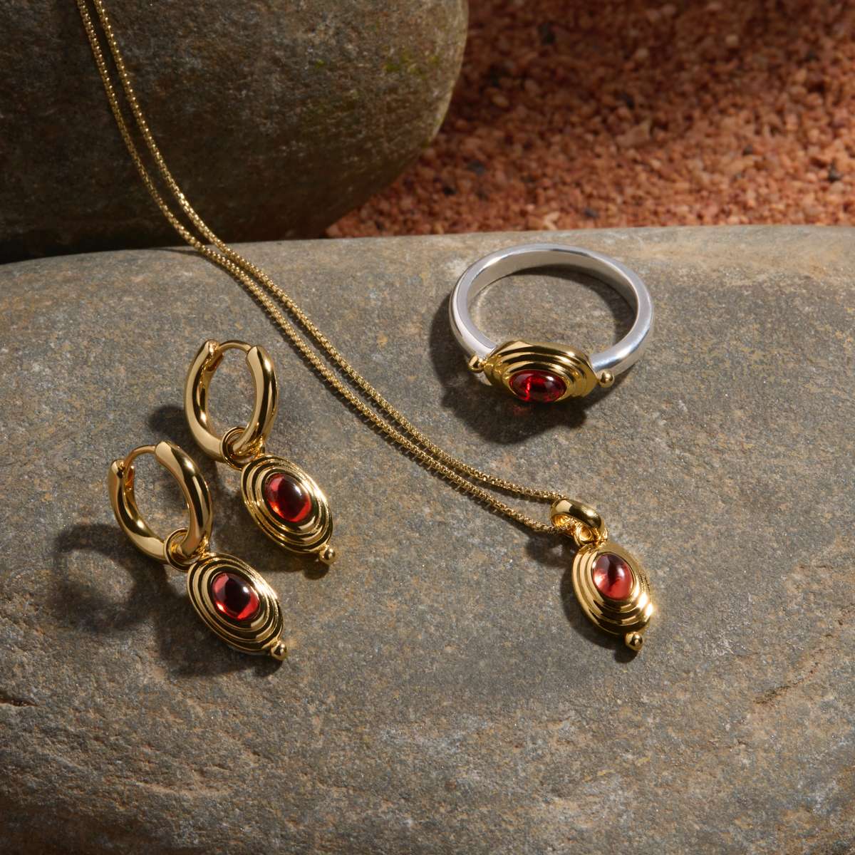 Horizon Garnet Necklace