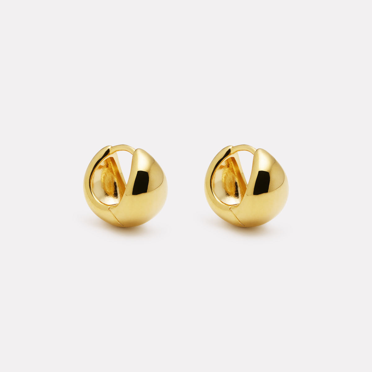 La Muse Huggie Earrings