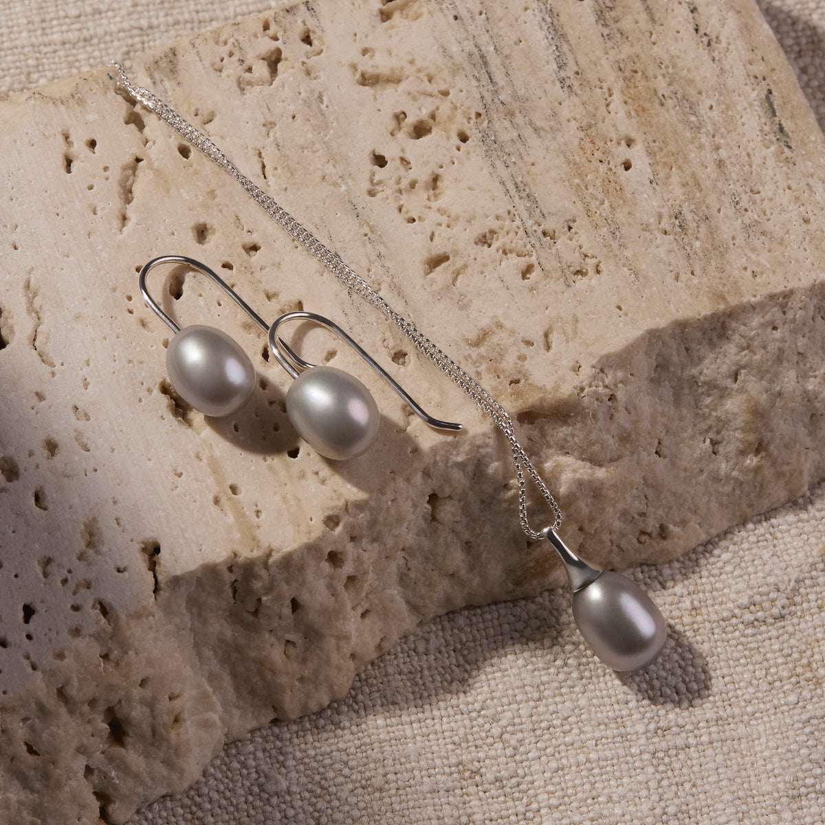 Isla Grey Pearl Earrings
