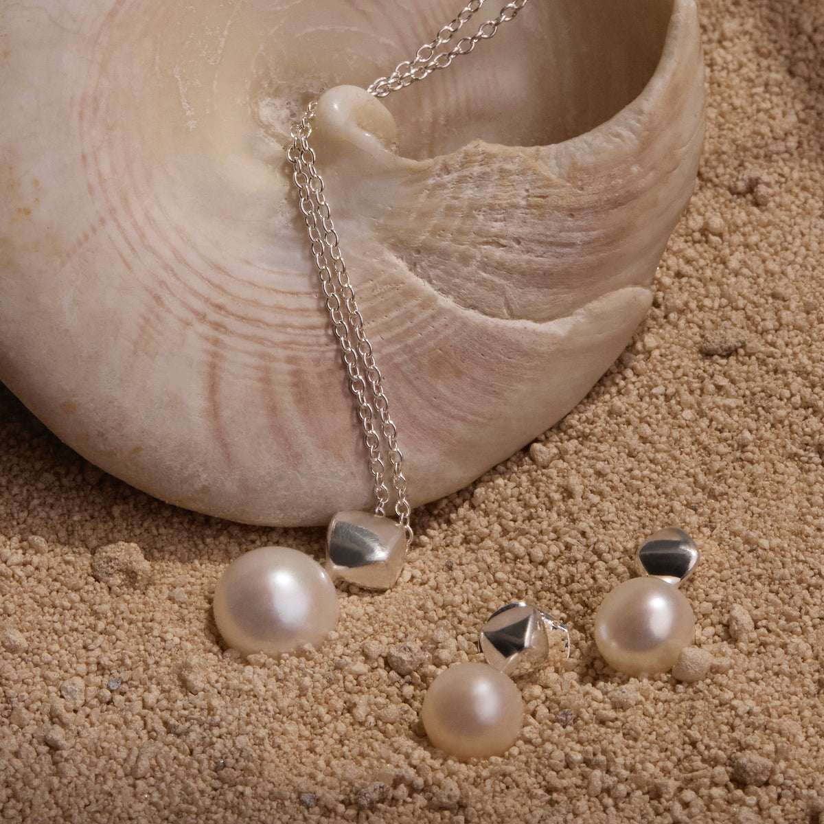 Mirage Pearl Necklace